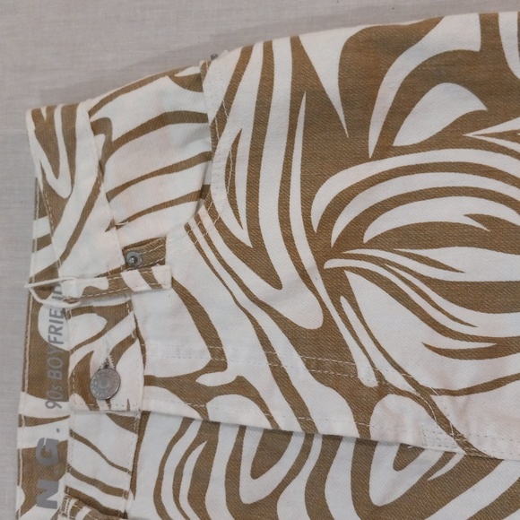 Women's Jeans - Picture 4 of 11